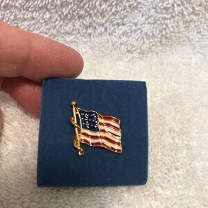 Avon 2005 American Pride Flag Tac Pin Gold‎ Tone Enamel Patriotic USA